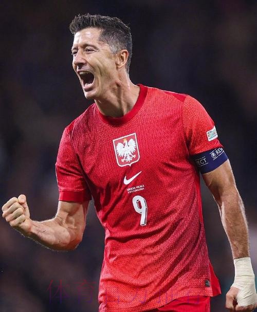 莱万脚踝仍未完全康复 但他希望出战国家德比 莱万脚踝仍未完全康复 但他希望出战国家德比